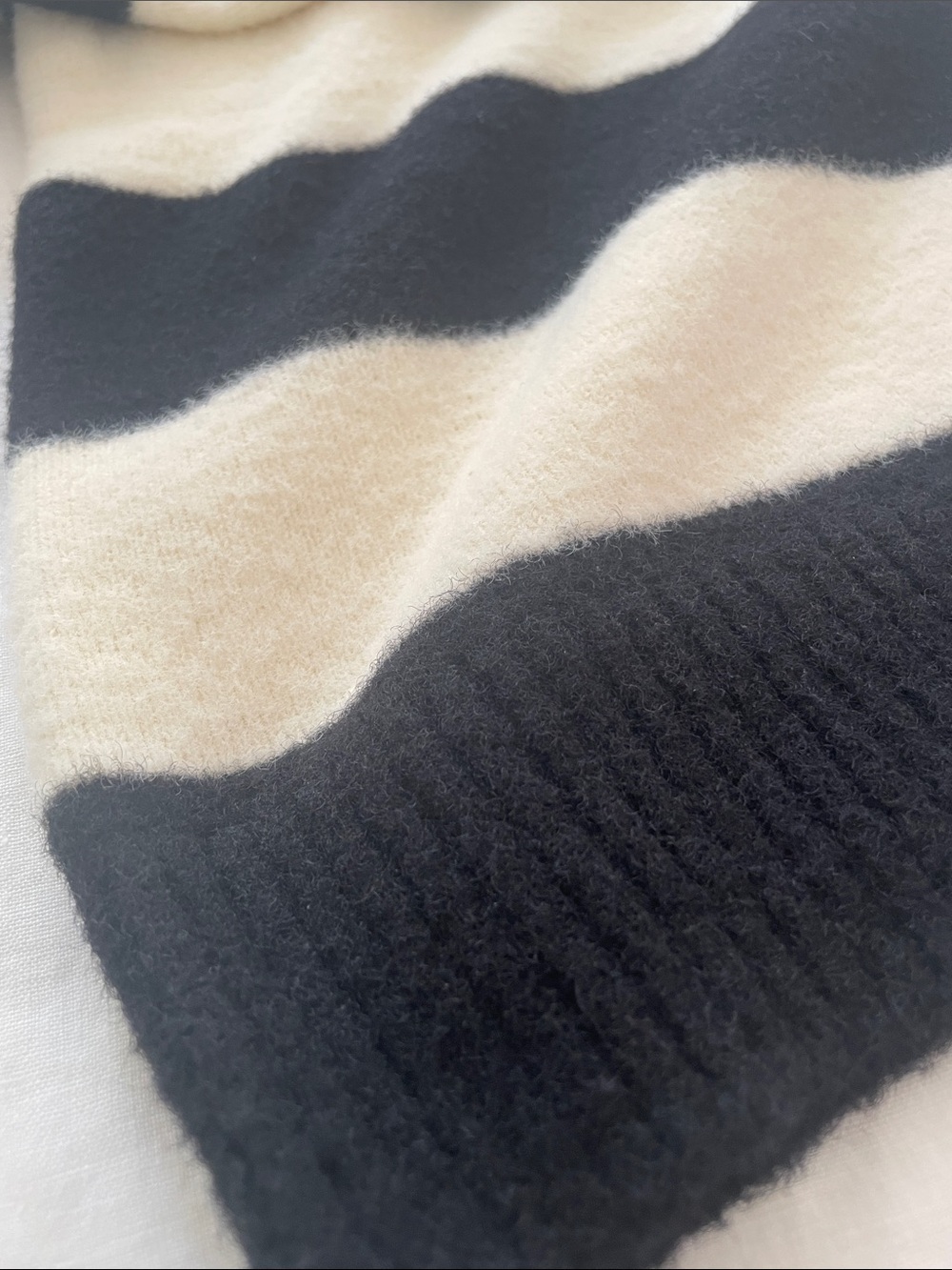 Calligraphie Pullover Sweater/Cardigan - Picture 10 of 10